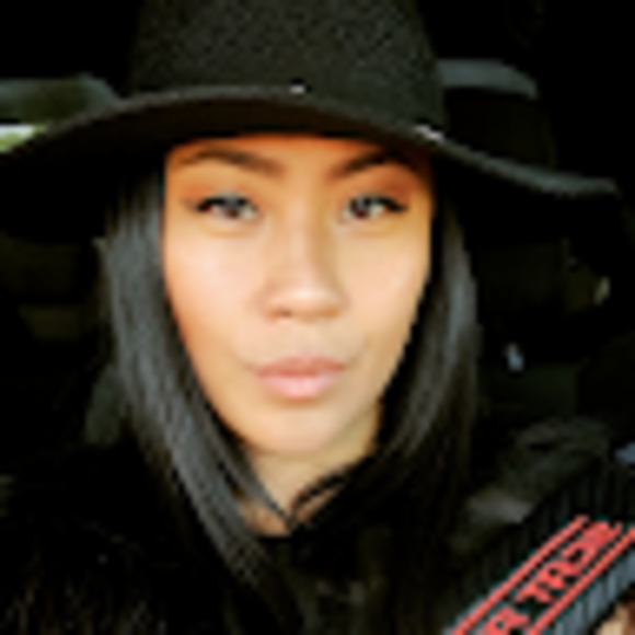 Meet your Posher, Olivia - Picture 1 of 1